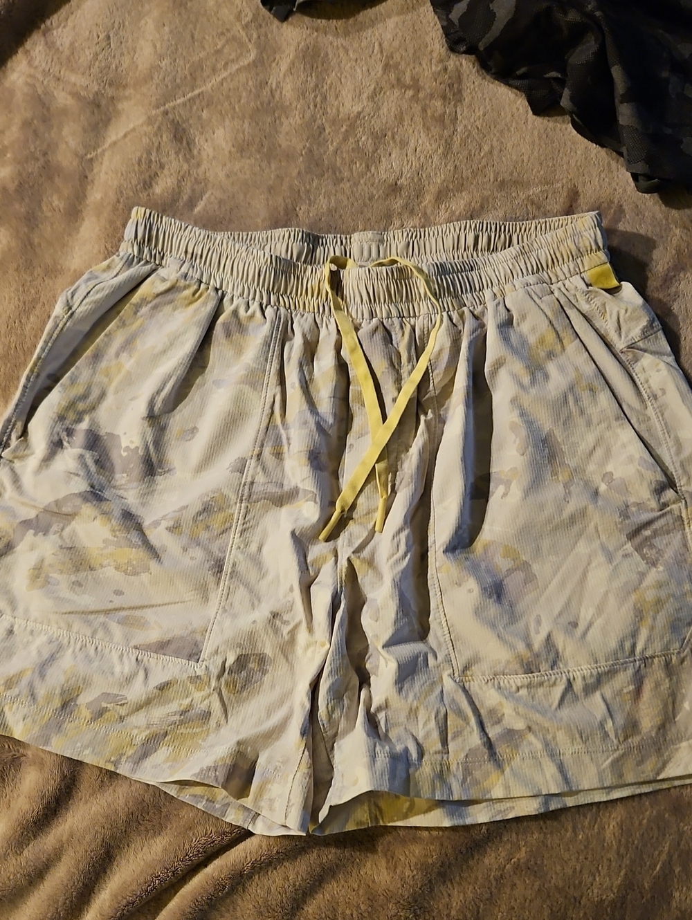 lululemon athletica Light Yellow & Pale Gray Patterned Athletic Shorts
